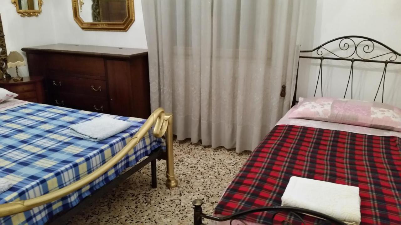 Casa Gramsci Bed & Breakfast โมดินา ภายนอก รูปภาพ
