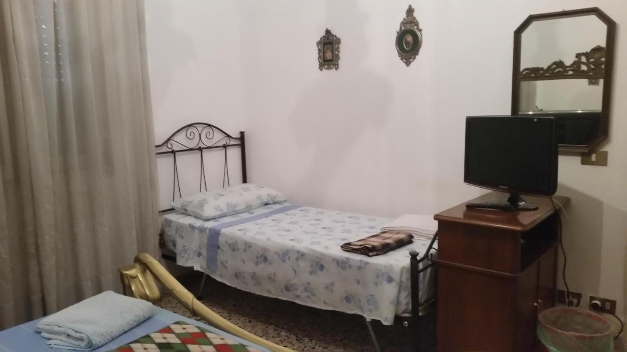 Casa Gramsci Bed & Breakfast โมดินา ภายนอก รูปภาพ
