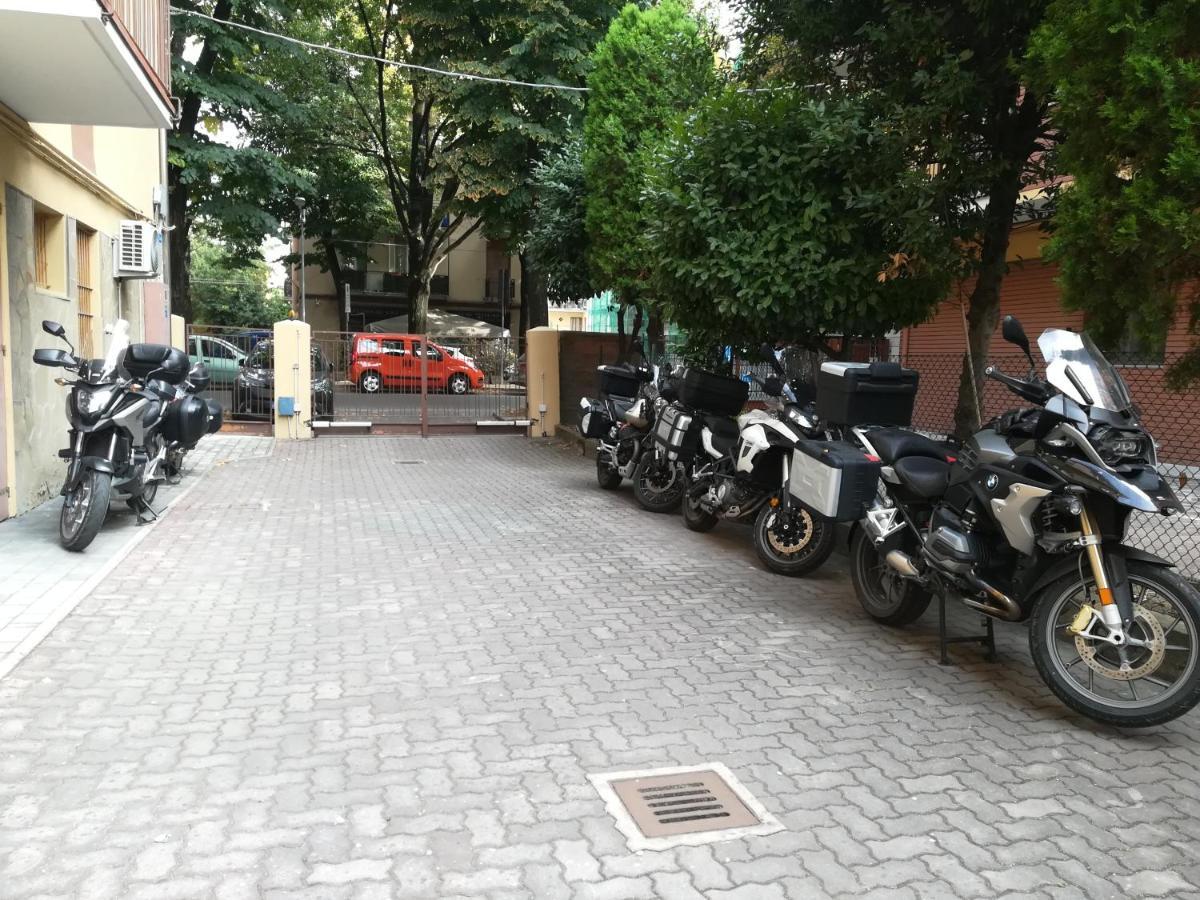 Casa Gramsci Bed & Breakfast โมดินา ภายนอก รูปภาพ