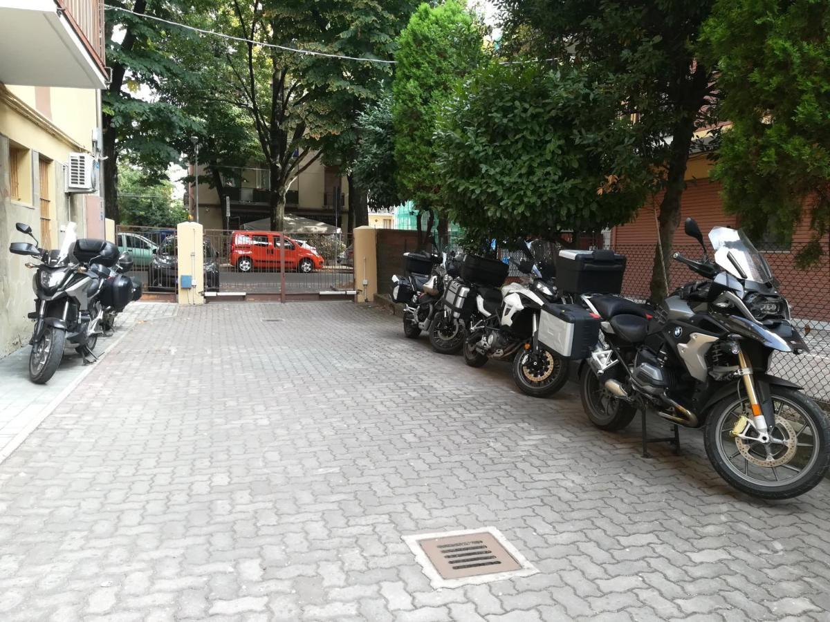 Casa Gramsci Bed & Breakfast โมดินา ภายนอก รูปภาพ