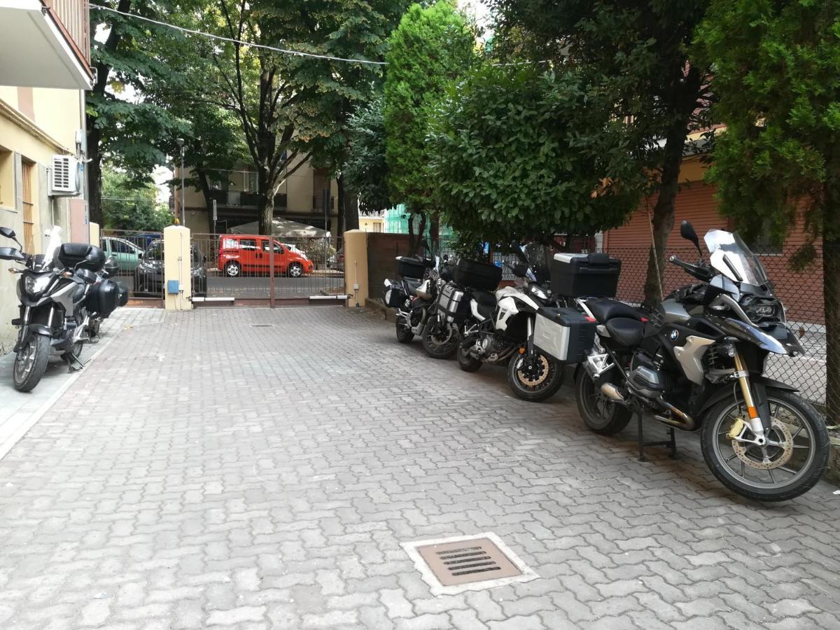 Casa Gramsci Bed & Breakfast โมดินา ภายนอก รูปภาพ